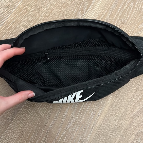 Nike Belt Bag - Picture 4 of 7